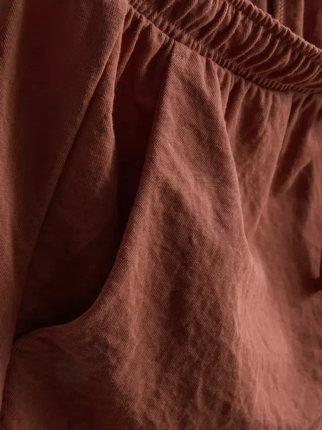 Kraťasy se stahovací šňůrkou a texturovaným povrchem