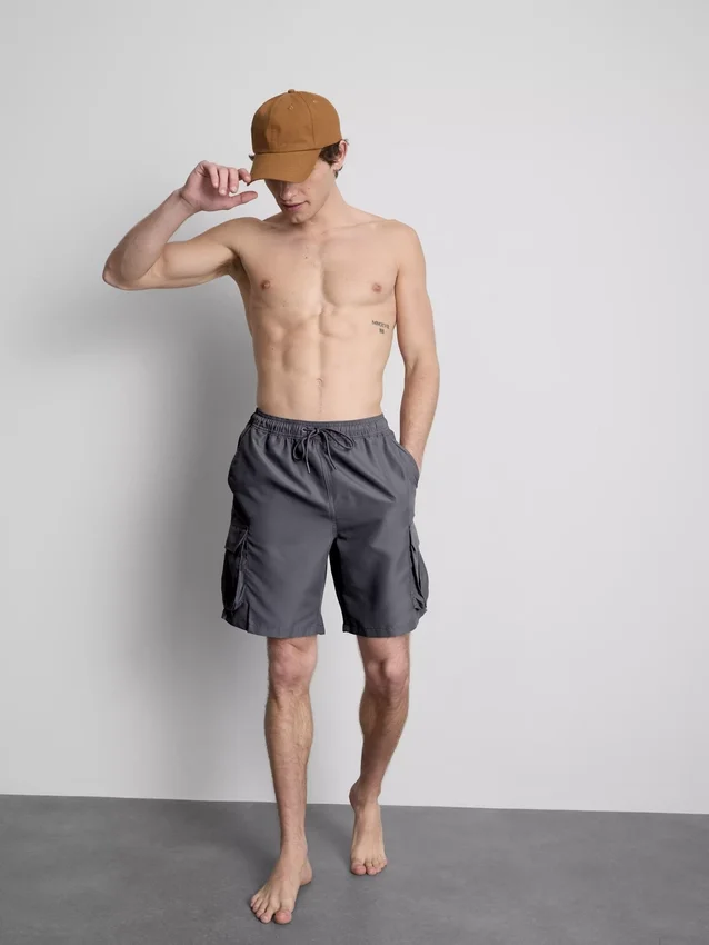 Kraťasy typu cargo