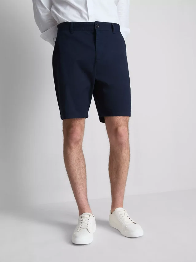 Kraťasy z bavlněného chino materiálu