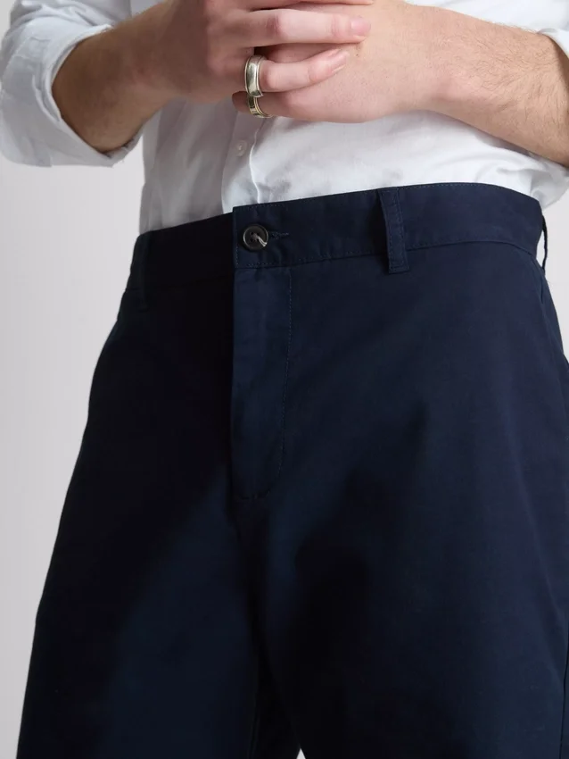 Kraťasy z bavlněného chino materiálu
