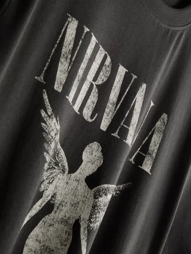 Krátká pyžamová souprava Nirvana s kraťasy