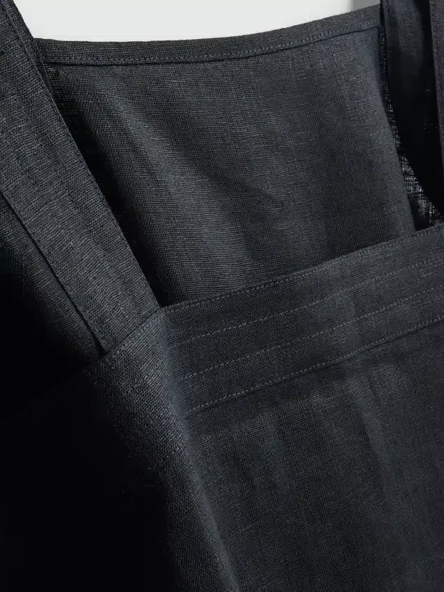 Lněný top s širokými ramínky a áčkovým střihem