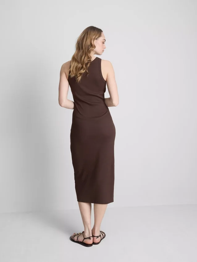 Midi šaty s žebrovaným vestavěným podprsenkovým dílem