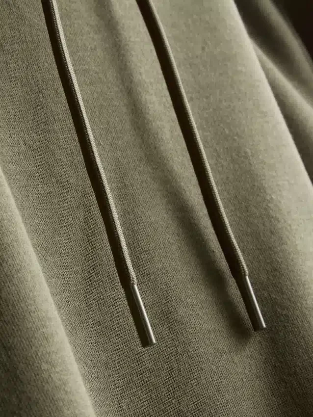 Mikina s kapucí a stahovací šňůrkou