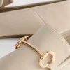 Mokasíny s detailem v podobě uzdičky