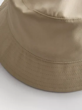 Nezbytný klobouk typu bucket