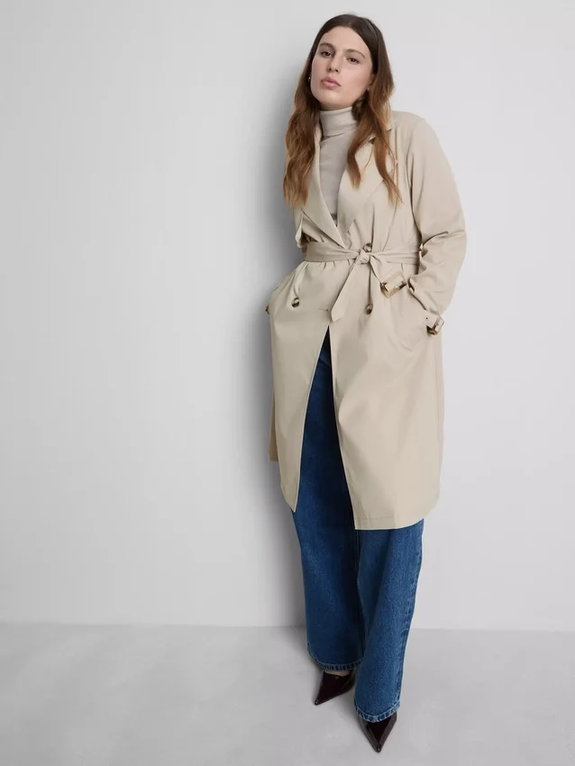 Nezbytný trenčkot s páskem