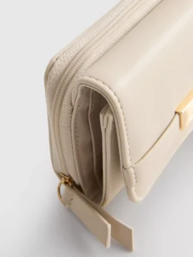 Peněženka na zip s metalickými detaily