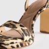 Platformové boty na podpatku s leopardím vzorem