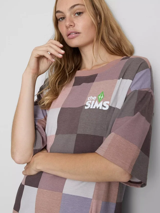 Pohodlná noční košile The Sims
