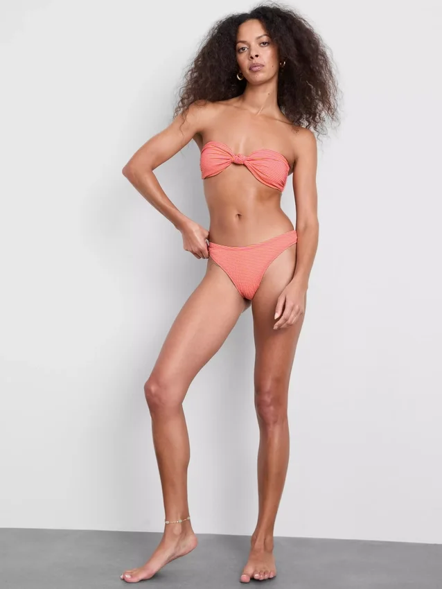 Pruhované brazilské bikiny