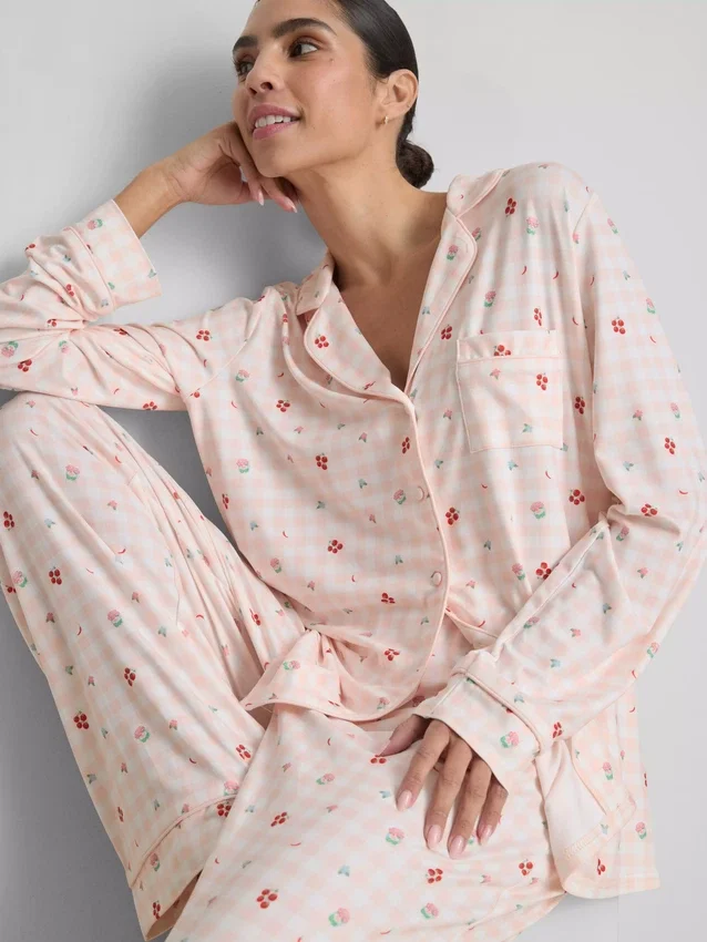 Pyžama Stacey Solomon v kostkovaném stylu „boyfriend“