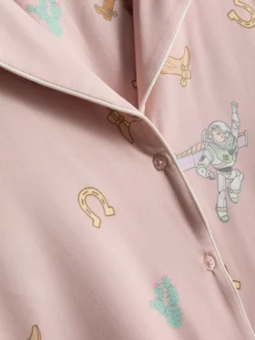 Pyžama „Toy Story“ od Disney Pixar ve stylu boyfriend shorty