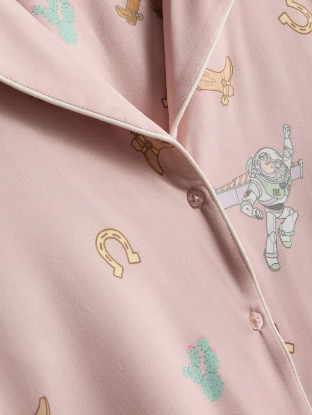 Pyžama „Toy Story“ od Disney Pixar ve stylu boyfriend shorty