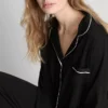 Pyžama ve stylu boyfriend s kontrastním lemováním