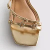 Sandály s širokým střihem, květinovým vzorem a botami na podpatku zdobenými kamínky