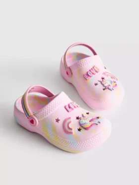 Sandály typu „clogs“ s motivem jednorožce