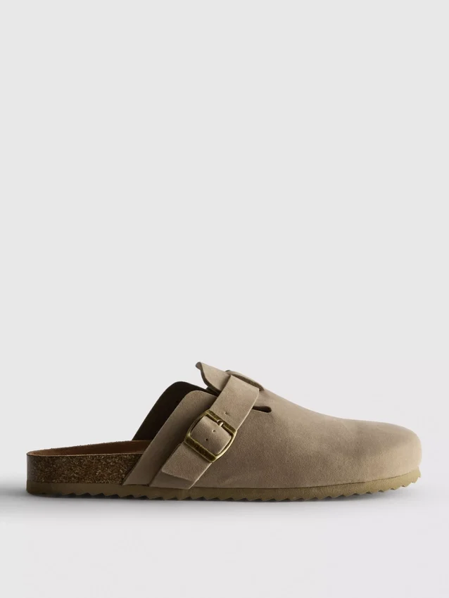 Sandály typu clogs s přezkou