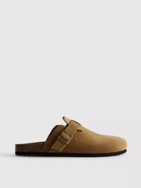 Sandály typu clogs s přezkou