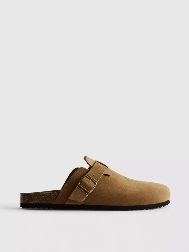 Sandály typu clogs s přezkou