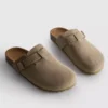 Sandály typu clogs s přezkou