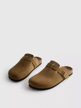 Sandály typu clogs s přezkou