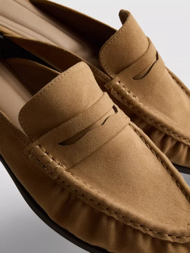 Sandály typu loafer v imitaci semiše