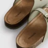 Sandály typu mule s dvojitým páskem a sponou