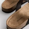 Sandály typu mule s T-páskem a sponou