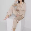 Saténové pyžamo ve stylu boyfriend
