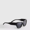 Sluneční brýle typu „cat-eye“ s cvočky
