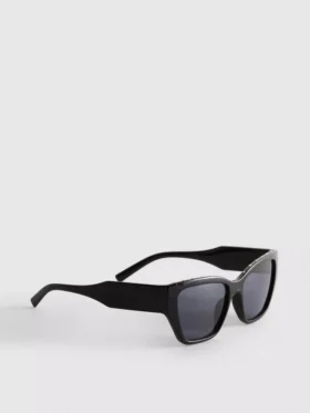Sluneční brýle typu „cat-eye“ s cvočky