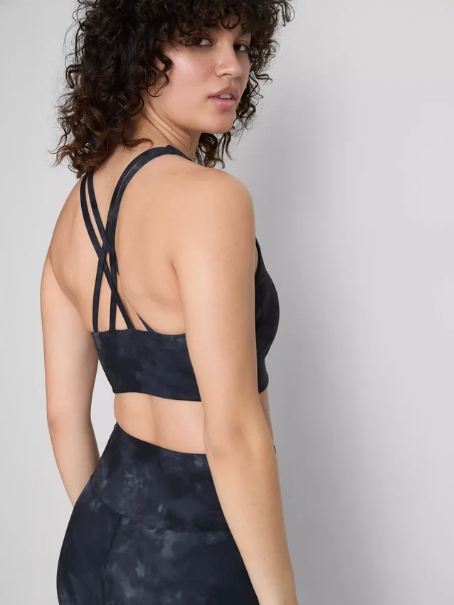 Sportovní krátký top s mramorovým potiskem a zády ve stylu racerback