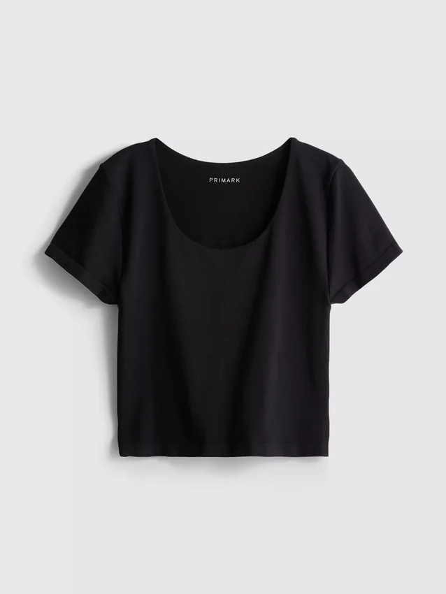 Super měkký zkrácený top s oblým výstřihem