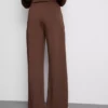 Tepláky se širokými nohavicemi