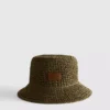 Tkaný klobouk typu „bucket hat“
