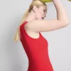 Tílko se čtvercovým výstřihem