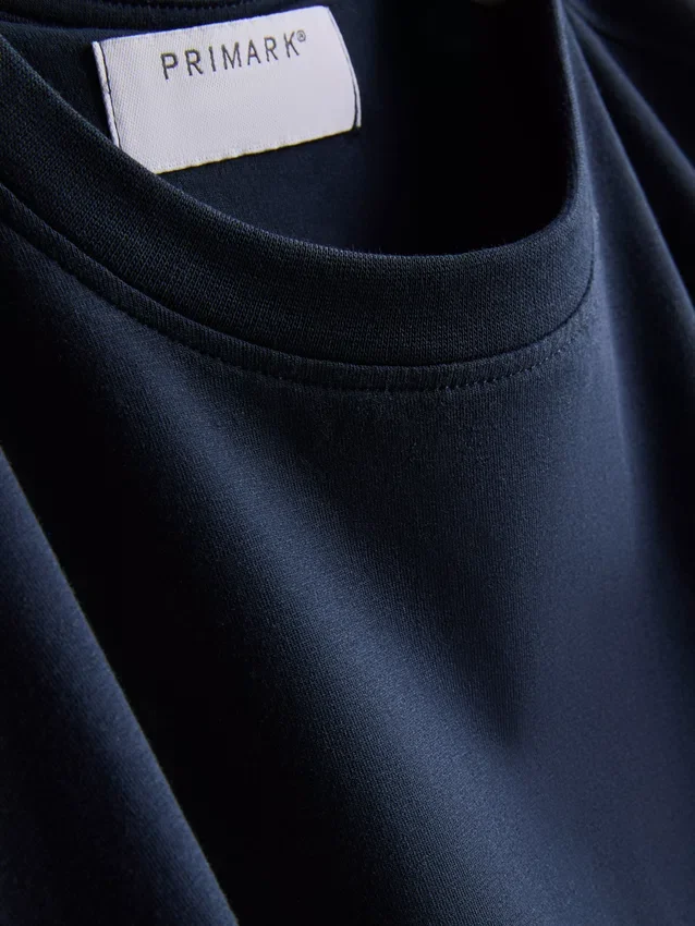 Tričko s úzkým střihem