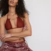Trojúhelníkové bikiny s řetízkovým detailem