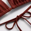 Trojúhelníkové bikiny s řetízkovým detailem