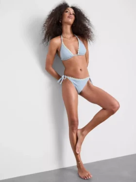 Trojúhelníkové bikiny s kostkovaným vzorem a lemováním z řetízku sedmikrásky