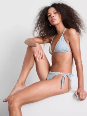 Trojúhelníkové bikiny s kostkovaným vzorem a lemováním z řetízku sedmikrásky