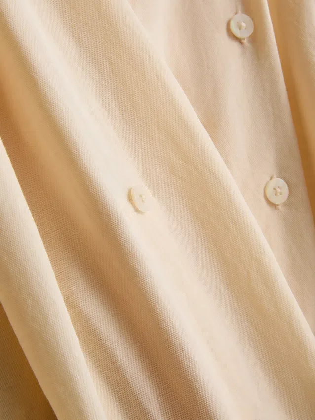 Volná košile s knoflíky a zaobleným lemem