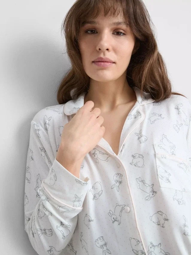 Volná noční košile v boyfriend stylu s potiskem
