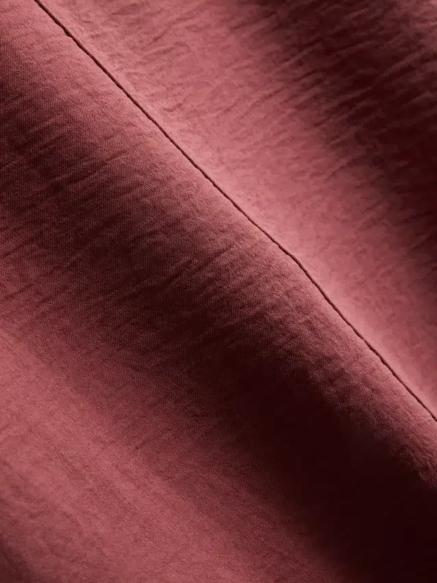 Volné tričko s kulatým výstřihem a prodyšným materiálem