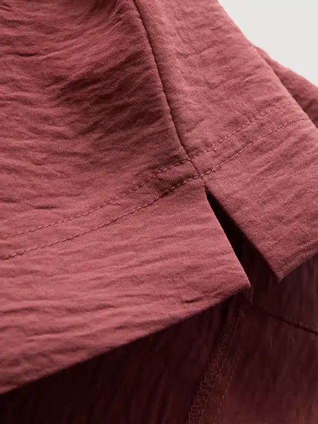 Volné tričko s kulatým výstřihem a prodyšným materiálem